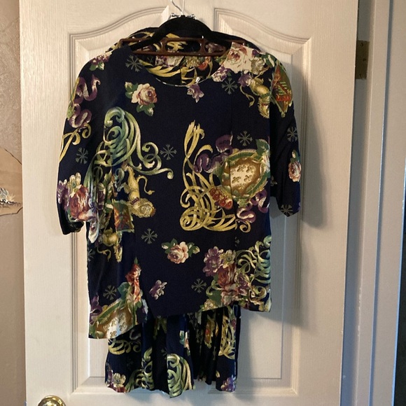 Culottes, elastic back waist, buttoned waistband, side pockets with matching top - Picture 1 of 4